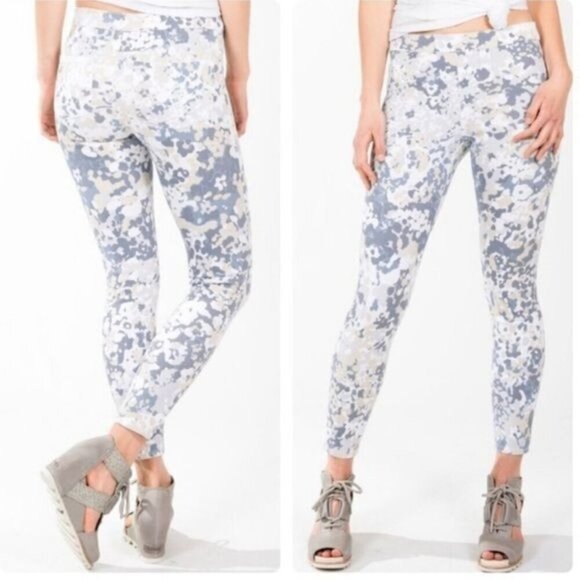 Spanx Jean-ish Ankle Leggings Abstract print blue size Medium Pull on Jeans - Picture 1 of 9